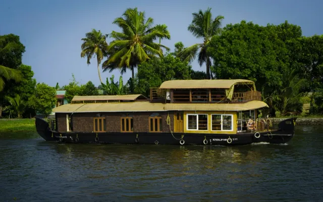 Houseboat cruises through palm-fringed canals. Birdwatching at Kumarakom Bird Sanctuary. Safari Sutra Tip: Book our sunset cruise with authentic Kerala meals onboard.