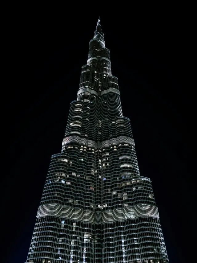 Burj Khalifa & Downtown Dubai Soar to the top of the world's tallest building for panoramic views. Dubai Fountain shows and luxury shopping at Dubai Mall. Safari Sutra Tip: Book our exclusive rooftop dining experience.