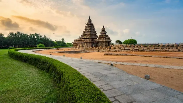 Marina Beach, ancient temples, and UNESCO heritage sites. Safari Sutra Tip: Join our sunrise photography tour at Shore Temple