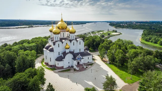 Ancient towns like Suzdal and Vladimir with medieval churches, kremlins and traditional crafts — guided heritage tours and homestays available.