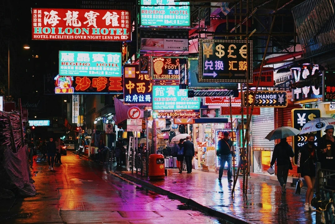 Hong Kong & Macau - Neon harbors & colonial charm