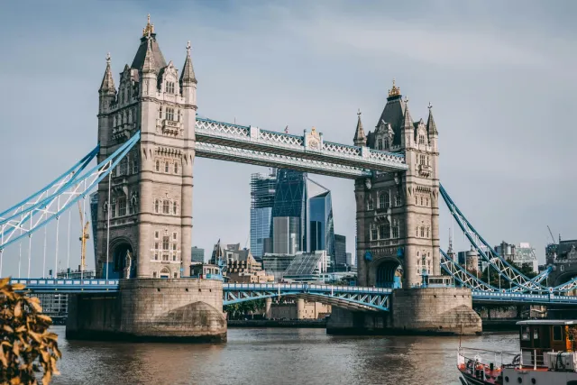 Big Ben, Tower of London and Buckingham Palace; West End shows and Borough Market. Safari Sutra Tip: Book our evening Thames River cruise with skyline views.