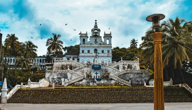 UNESCO-listed Basilica of Bom Jesus and Se Cathedral. Charming Latin Quarter in Fontainhas with colorful Portuguese homes. Safari Sutra Pro Tip: Book our guided heritage walk with Goan seafood tasting.