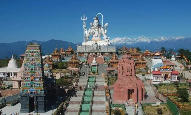 Skywalks, monasteries, and jaw-dropping Kanchenjunga views