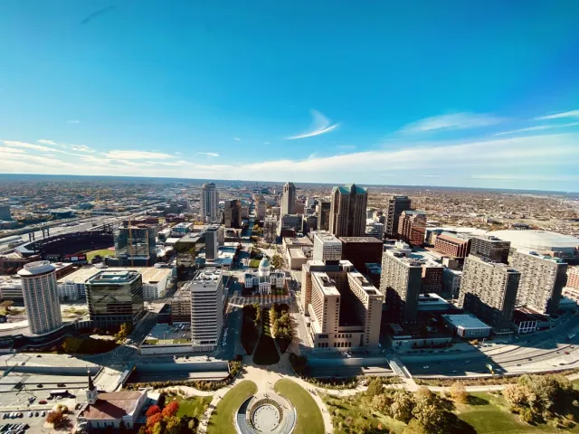 Caudan Waterfront, Aapravasi Ghat (UNESCO) and lively street markets. Book an evening food tour to sample dholl puri and gateaux piments.