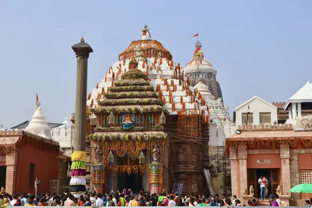 Jagannath Temple, a sacred Char Dham pilgrimage site. Puri Beach for sunrise rituals and vibrant festivals. Safari Sutra Tip: Join our guided Rath Yatra experience or a beachside cultural evening.